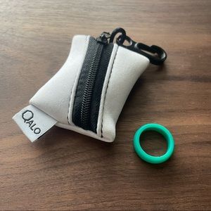 Qalo size 5 silicone ring and bag turquoise